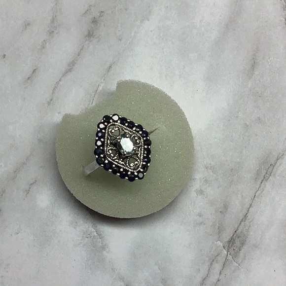 Sapphire Ring - Picture 5 of 9